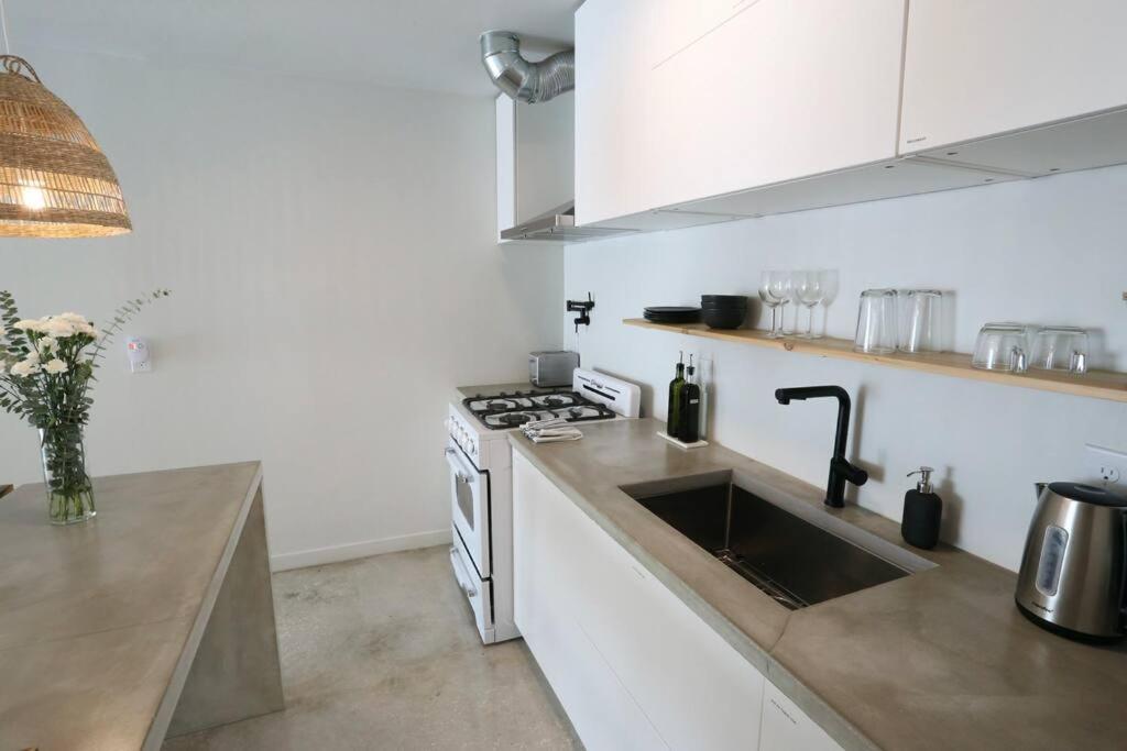 Concrete Suite 5 Min Walk To Shands Uf Gainesville Buitenkant foto
