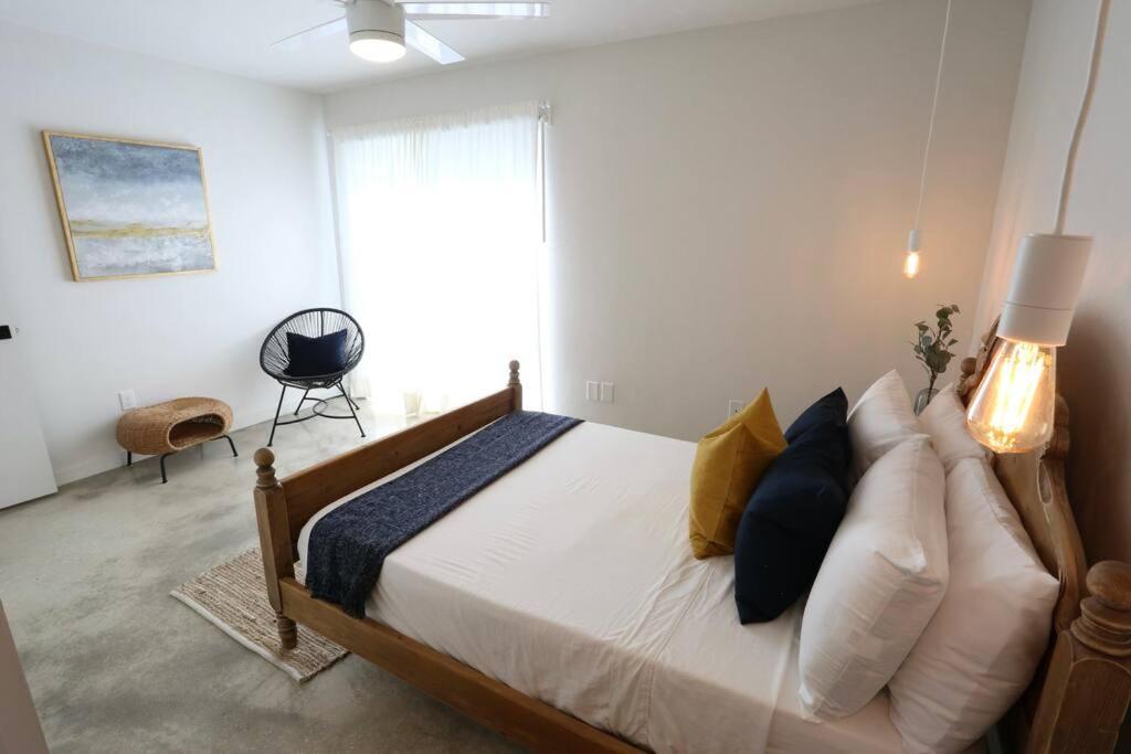 Concrete Suite 5 Min Walk To Shands Uf Gainesville Buitenkant foto