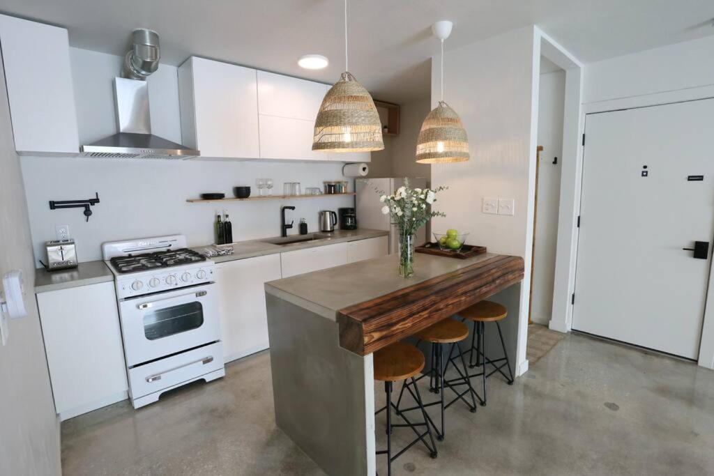 Concrete Suite 5 Min Walk To Shands Uf Gainesville Buitenkant foto