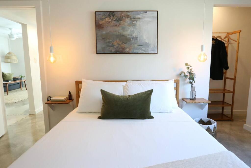 Concrete Suite 5 Min Walk To Shands Uf Gainesville Buitenkant foto