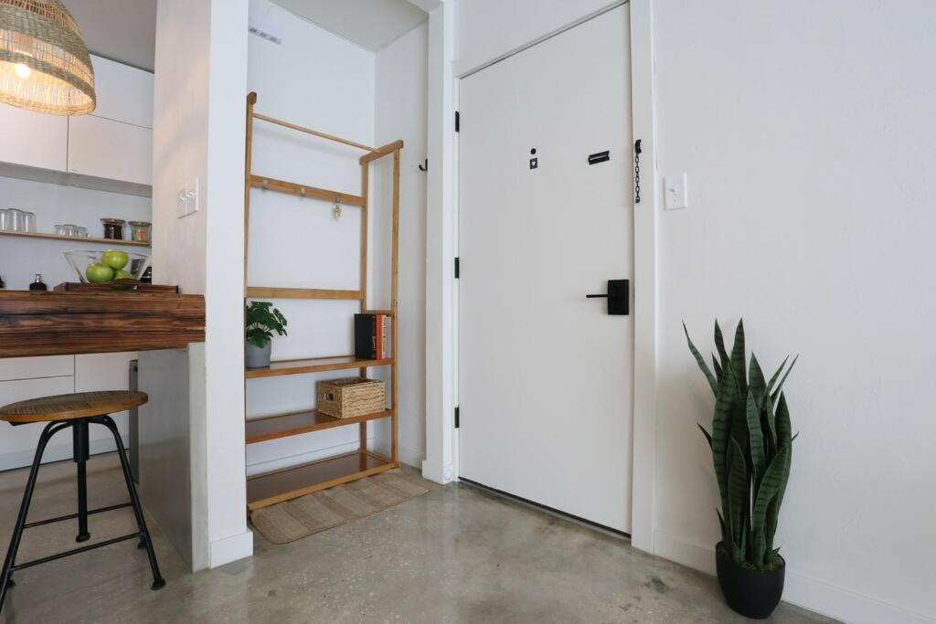 Concrete Suite 5 Min Walk To Shands Uf Gainesville Buitenkant foto