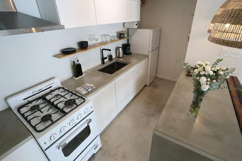 Concrete Suite 5 Min Walk To Shands Uf Gainesville Buitenkant foto