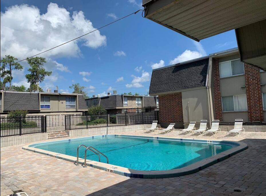 Concrete Suite 5 Min Walk To Shands Uf Gainesville Buitenkant foto