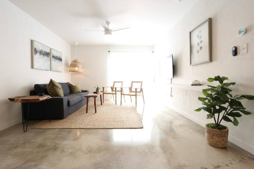 Concrete Suite 5 Min Walk To Shands Uf Gainesville Buitenkant foto