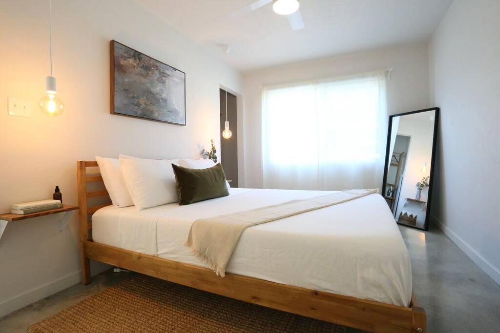 Concrete Suite 5 Min Walk To Shands Uf Gainesville Buitenkant foto